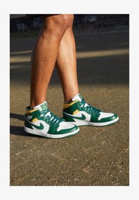Ikke valgt, noble green/pollen/white