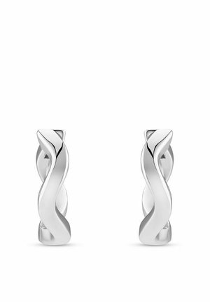 Tvistet sølvøreringe med en glat, poleret overflade og et karakteristisk buet design.