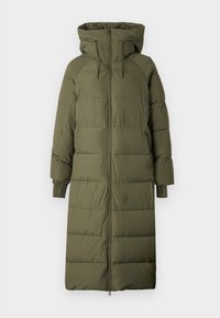 Dlhý olivovozelený páperový kabát s kapucňou, predným zapínaním na zips, rebrovanými manžetami a prešívaným dizajnom.