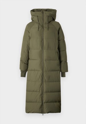 Cappotto imbottito lungo verde oliva con cappuccio, dotato di chiusura con zip, polsini a costine e design trapuntato.