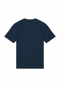 Tamsiai mėlyna medvilninė marškinėliai trumpomis rankovėmis, su apvalia iškirpte, lygaus paviršiaus, be matomų raštų ar akcentų nugarinėje pusėje.