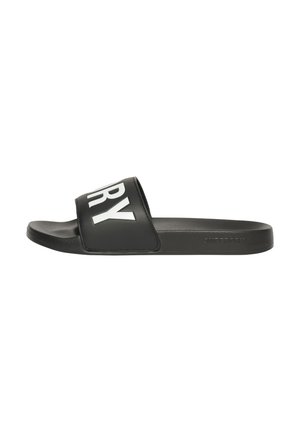 Sandalia de playa negra con una amplia correa que presenta letras en blanco en negrita. Textura suave, diseño ligero y suela plana para mayor comodidad.
