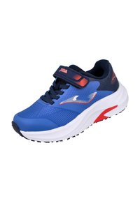 Zapatillas deportivas azules con una parte superior texturizada, cordones negros y una correa de Velcro, que presentan acentos rojos y una entresuela blanca con una suela estampada.