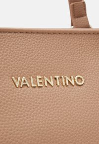 Valentino Bags NEVER - Maisiņveida soma - beige