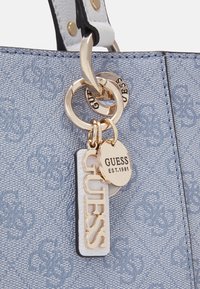 Guess NOELLE TOTE - Kabelka - light blue