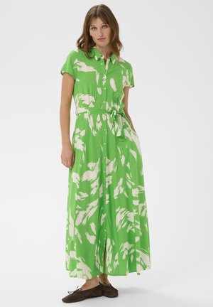 Roheline maksikleit onde nupukinnituse, lühikeste varrukate ja seotava vööga, millel on valge abstraktne lehemuster ja voolav siluett.