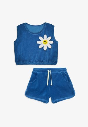 Haut bleu sans manches avec ourlet élastique et short assorti avec cordon blanc, tissu doux, marguerite avec visage souriant sur le haut.