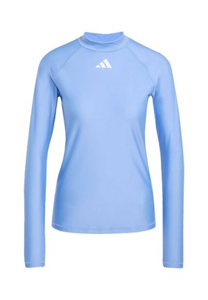 Svijetloplava majica dugih rukava izrađena od glatkog, rastezljivog materijala. Ima visok izrez i bijeli Adidas logo na prsima.