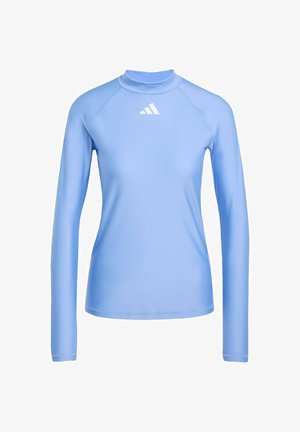 Svijetloplava majica dugih rukava izrađena od glatkog, rastezljivog materijala. Ima visok izrez i bijeli Adidas logo na prsima.