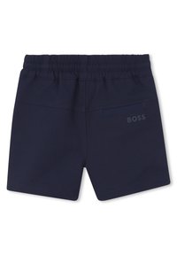 Σκούρα μπλε σορτς με ελαστική μέση. Διαθέτει πίσω τσέπη και ανάγλυφο λογότυπο "BOSS". Κατασκευασμένα από απαλό, ελαφρύ υλικό.