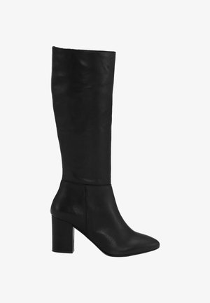 Mustad kuni põlve saapad, mis on valmistatud siledast nahast, ploki kontsaga ja terava ninaga. Sujuv disain ilma nähtavate kaunistusteta.