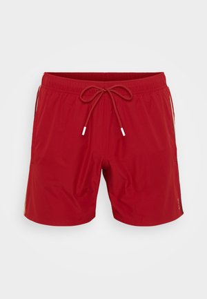 Shorts de bain rouges en tissu à séchage rapide. Comprend une taille ajustable, des poches latérales et des rayures latérales contrastées.