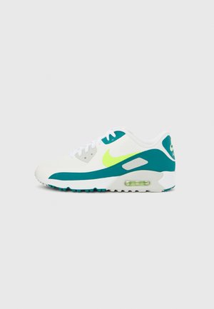 Nike Air Max baltas sportbačiai su tamsiai žaliais ir geltonais akcentais, tekstūruotu viršumi, gumine padu, matoma oro pagalve ir tvirtos konstrukcijos dizainu.