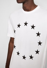 Études T-shirt imprimé - white
