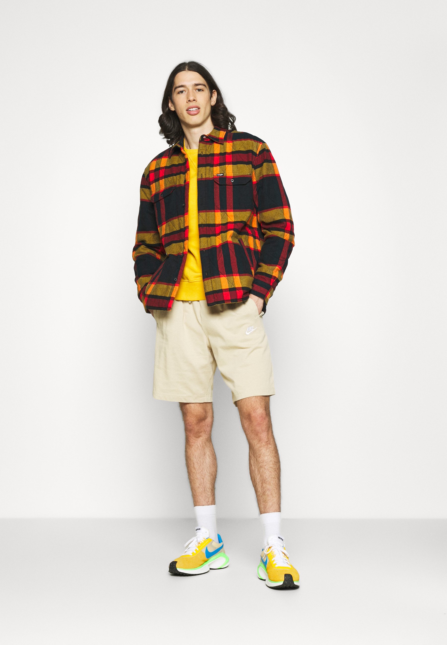 Nike Sportswear SHORTS - Shorts - grain 