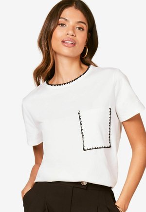 BLANKET STITCH ROUND NECK- REGULAR FIT - Potiskana majica - white