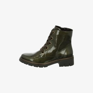 Bottine à lacets en cuir verni vert foncé avec semelle noire épaisse et œillets dorés, vue du côté extérieur.