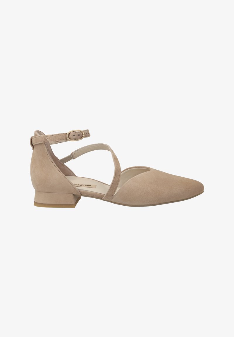 Chaussures à talons bas en suede beige avec un bout pointu, une bride de cheville et des brides croisées sur le cou-de-pied. Texture lisse et design simple.