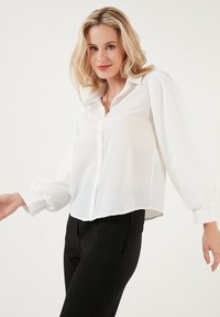 Unselected, white