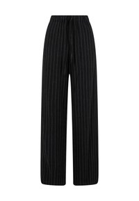 Čierne nohavice s voľným strihom a šnúrkou v páse, s vertikálnymi bielymi prúžkami, vyrobené z mäkkého materiálu. Jednoduchý dizajn bez ďalších doplnkov.