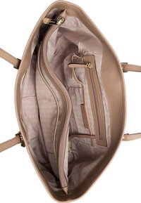 Beige handtas met een gestructureerde buitenkant en een gladde binnenkant. Heeft meerdere compartimenten, een ritsvak en gouden hardware.