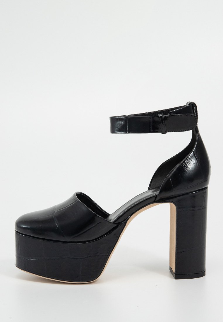 BY FAR Plateaupumps zwart