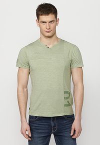 Koroshi SHORT SLEEVE - Apdrukāts T-krekls - kaki   khaki