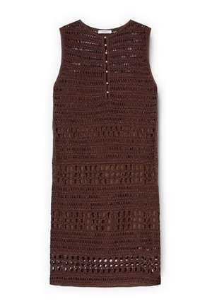Brązowa sukienka na szydełku bez rękawów, z ażurowym wzorem, okrągłym dekoltem i perłowymi guzikami z tyłu.