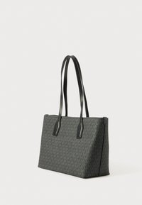 Torebka na ramię w ciemnoszarym kolorze z wzorem monogramu. Posiada dwa czarne skórzane uchwyty oraz prostopadłościenny kształt. Gładka struktura.