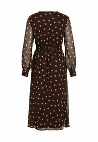 Bruine jurk met stippen, lange doorzichtige mouwen, een getailleerde taille en midi-lengte. Heeft een ronde halslijn en gerimpelde details bij de taille.