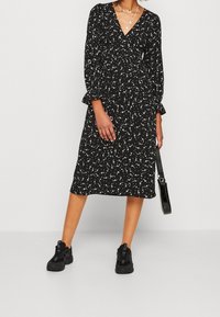 Monki Freizeitkleid - black
