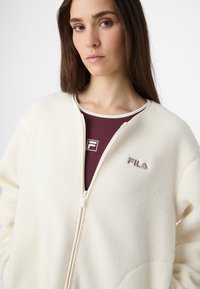 Fila CASSIANO RELAXED TEDDY - Giacca in pile - egret