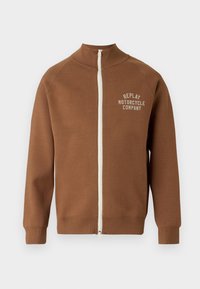 Brun zip-up jakke med ståkrage, med en kremfarget glidelås og "REPLAY MOTORCYCLE COMPANY"-logo i lys beige på brystet.