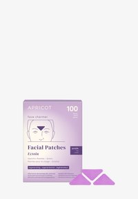 Boîte rectangulaire violette étiquetée "APRICOT Face Charmer Facial Patches." Contient 100 patches en triangle avec une surface texturée.