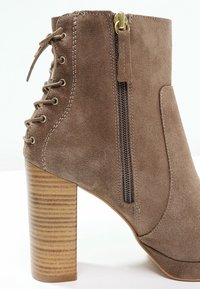 Topshop Botines de tacón - taupe