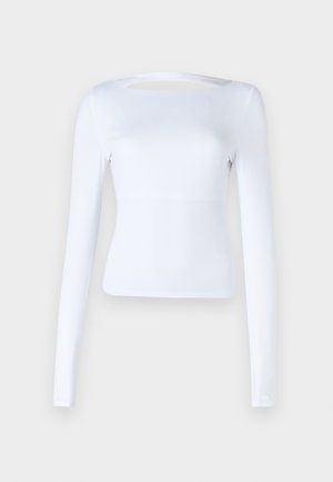 Haut à manches longues blanc avec un décolleté carré et un détail découpé au dos. Fabriqué dans un tissu lisse et extensible. Conception ajustée.