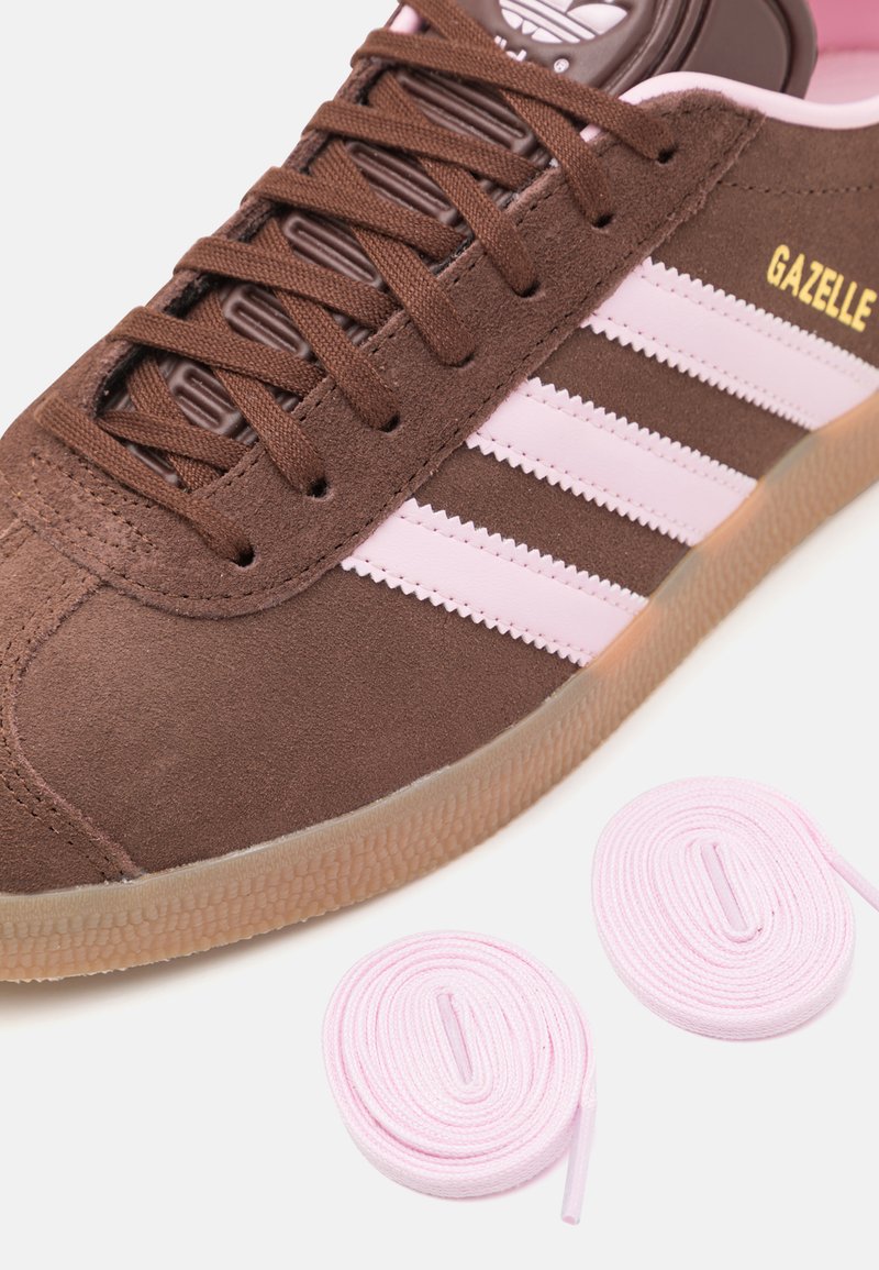 adidas Originals GAZELLE UNISEX - Zapatillas - auburn/clear pink/marrn  oscuro - Zalando.es