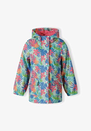 Veste imperméable colorée avec un motif floral en rose, bleu et vert. Comprend une capuche, des boutons-pression et deux poches avant.