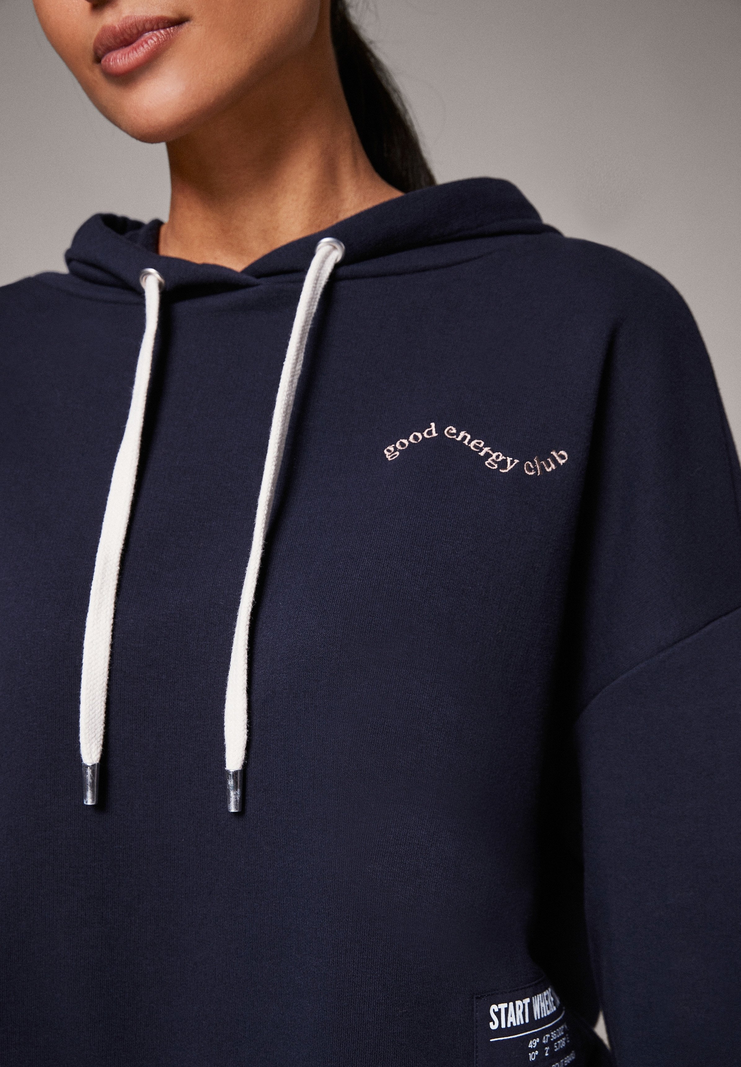 comma hoody