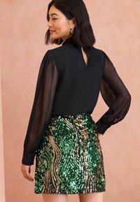 Love & Roses SEQUIN - REGULAR FIT - Trapecinis sijonas - green