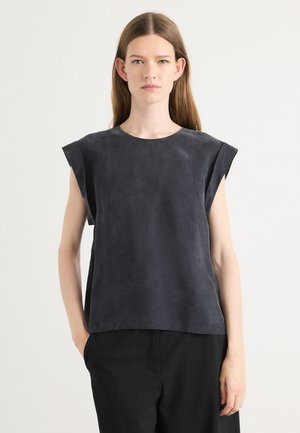 IRNETTE - Basic T-shirt - black