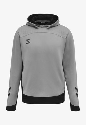 Felpa grigia con dettagli neri, tessuto testurizzato, cappuccio con cordino e logo sul petto. Presenta strisce laterali nere e una fodera in rete.