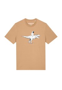 Beige katoenen t-shirt met een zwart-wit grafiek van een astronaut die op een T-rex rijdt. Korte mouwen en een ronde halslijn.