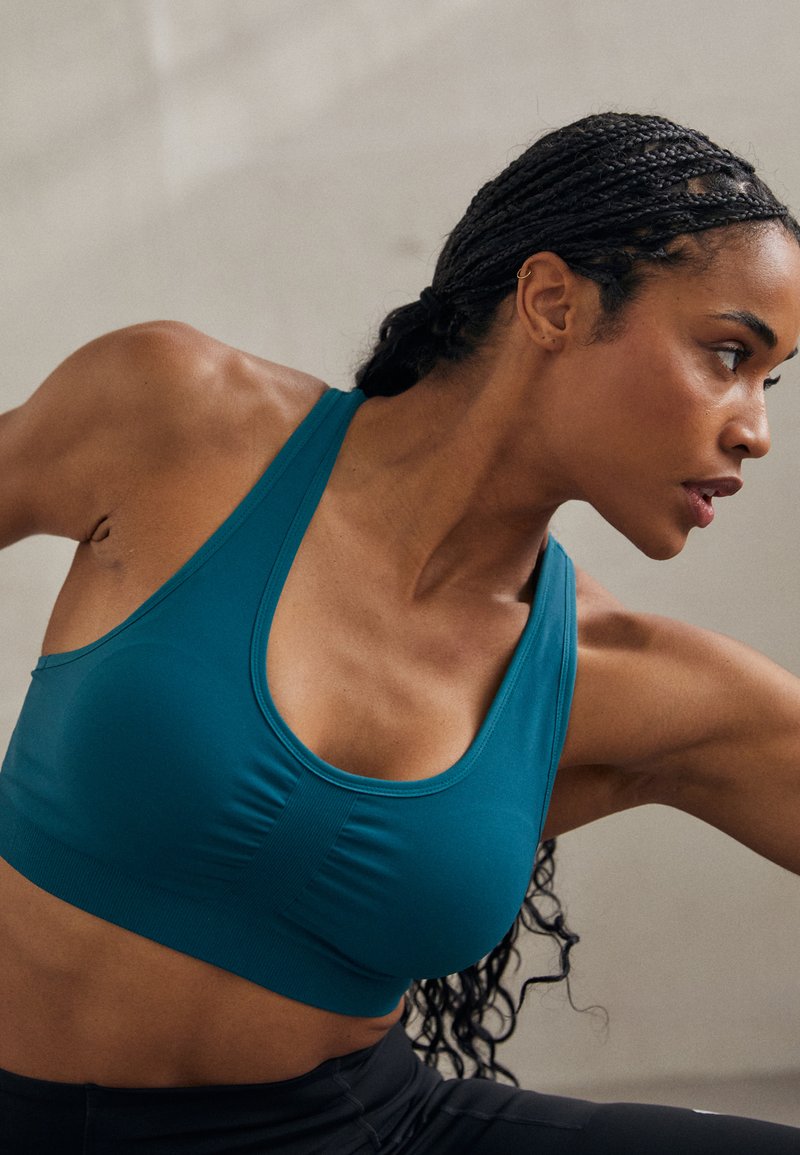 Puma 4KEEPS SHAPELUXE SEAMLESS - Sujetadores deportivos con sujeción media - cold green