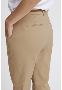 b.young BYDAYS CIGARET PANTS 2 - Vászonnadrágok - camel