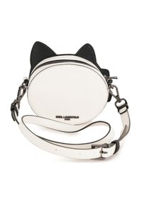Okrągała torebka z białą teksturowaną powierzchnią i czarnymi akcentami. Posiada kształt uszu kota, zamek błyskawiczny oraz regulowany pasek.