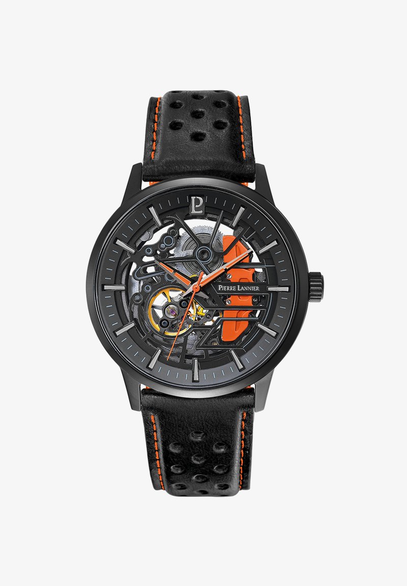 Orologio con cassa in metallo nero, quadrante scheletrico che mostra i meccanismi interni, dettagli arancioni e un bracciale in pelle nera con perforazioni.