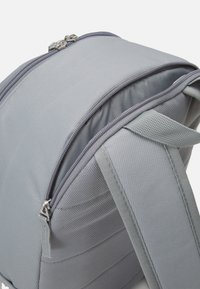 Nike Sportswear HERITAGE UNISEX - Mochila - particle grey
