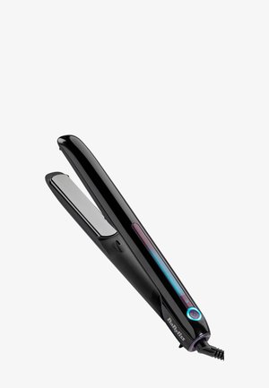 Svart BaByliss rettetang med digital temperaturvisning og blått lys på av/på-knapp, ledning festet ved basen.