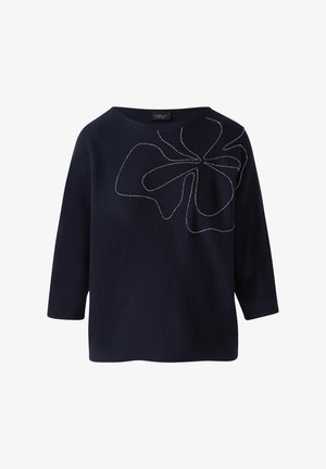 Marineblaues Sweatshirt mit Dreiviertelärmeln, das ein kontrastierendes silbernes Blumenstickmuster auf der Vorderseite präsentiert. Weiche Stricktextur.